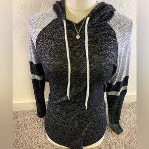💛 (5/$25) Black Long-sleeve with Hoodie